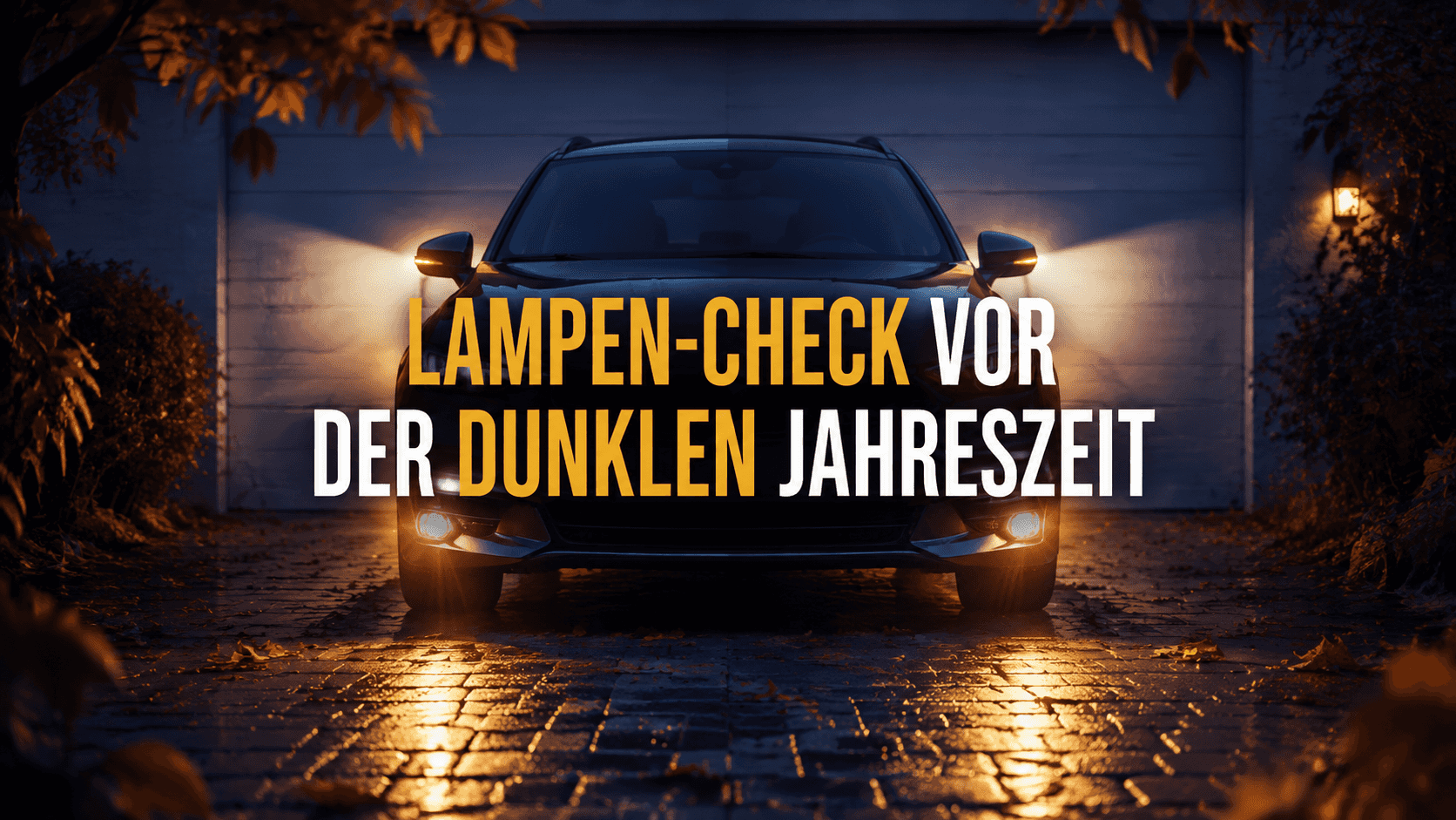 Auto beim Lampen-Check vor einer hellen Wand in herbstlicher Dämmerung