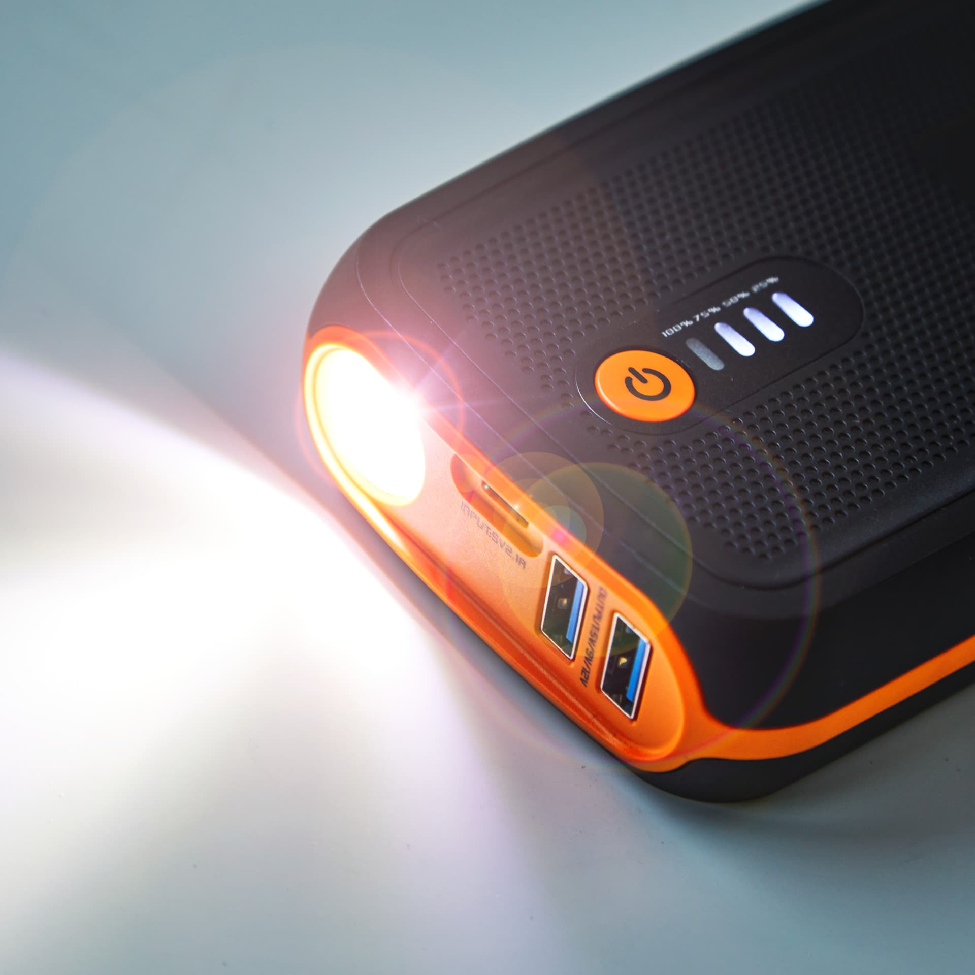 BATTERYstart 300 Lithium-Starthilfegerät mit Powerbank-Funktion 1 St. OSRAM